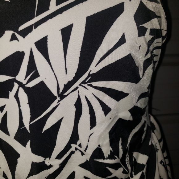 New! Plus Size 24 3X Women's black white one piece swimsuit swim dress swimdress - Picture 2 of 5